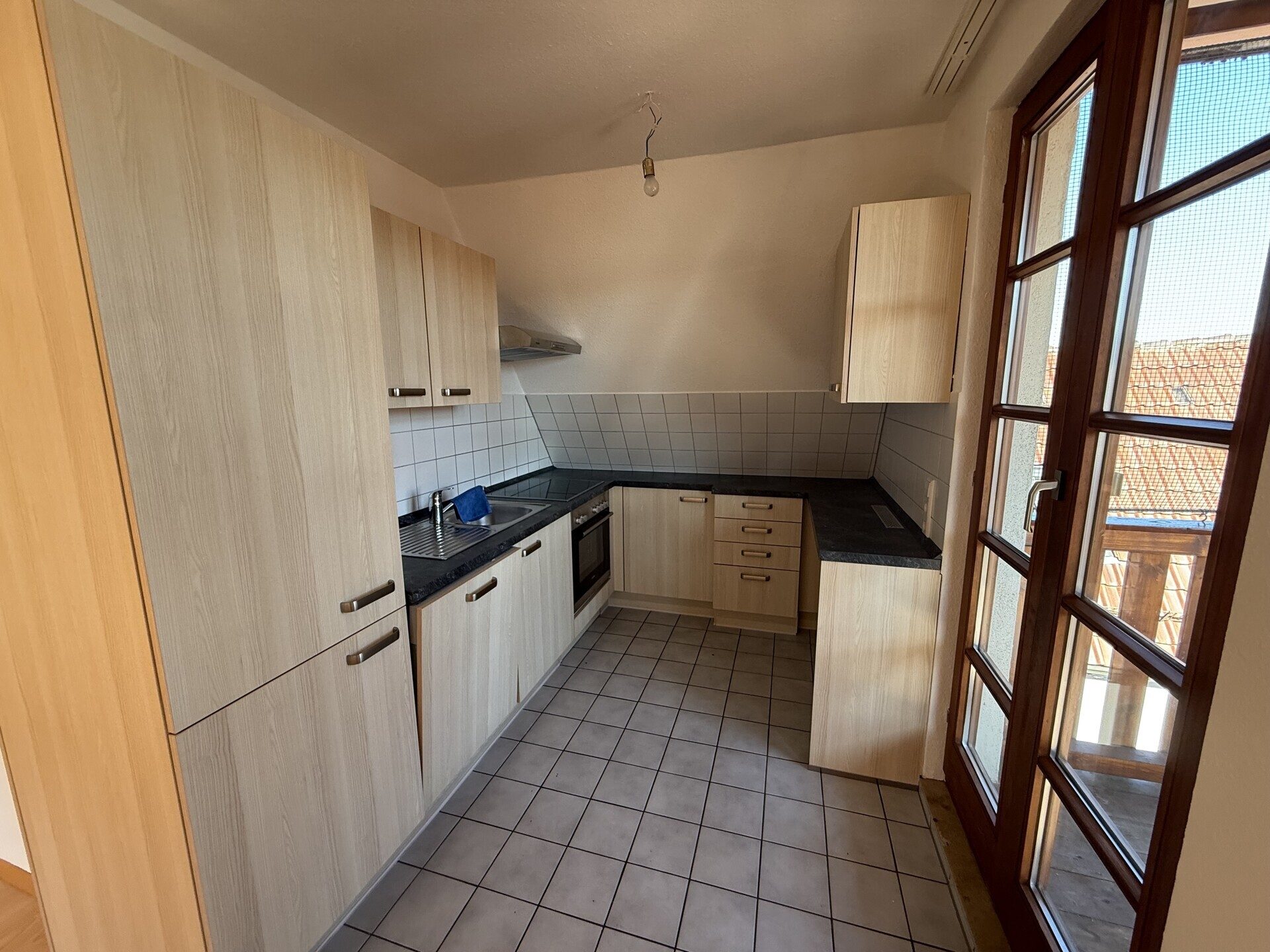 Immobilienangebot - Rottenburg am Neckar - Alle - Attraktive 2-Zimmerwohnung im Herzen von Rottenburg mit EBK, Balkon und Garage!