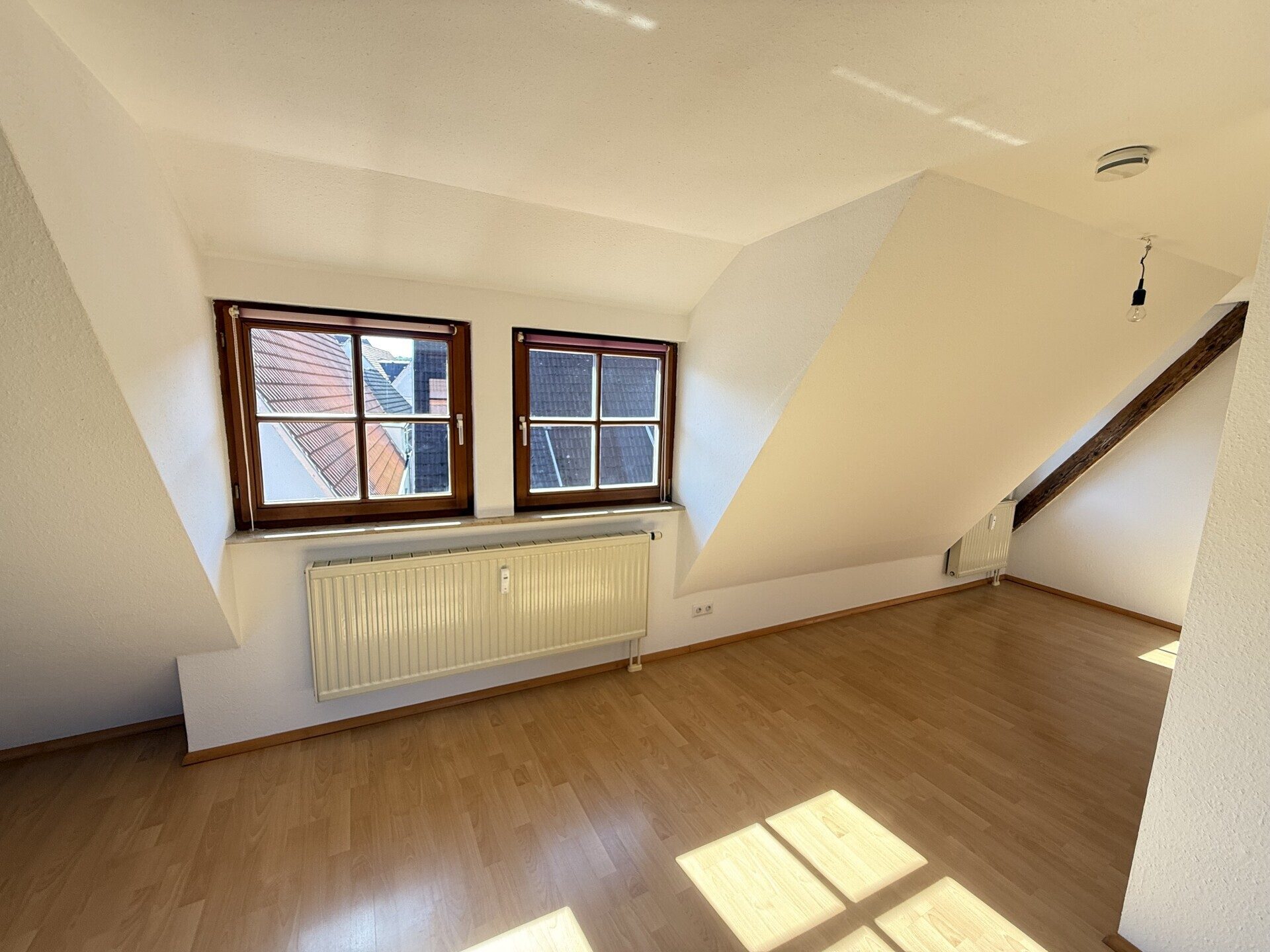 Immobilienangebot - Rottenburg am Neckar - Alle - Attraktive 2-Zimmerwohnung im Herzen von Rottenburg mit EBK, Balkon und Garage!