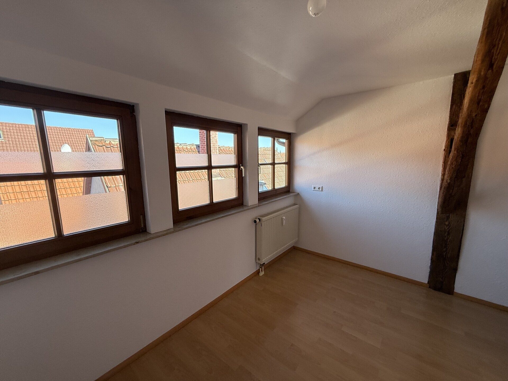 Immobilienangebot - Rottenburg am Neckar - Alle - Attraktive 2-Zimmerwohnung im Herzen von Rottenburg mit EBK, Balkon und Garage!