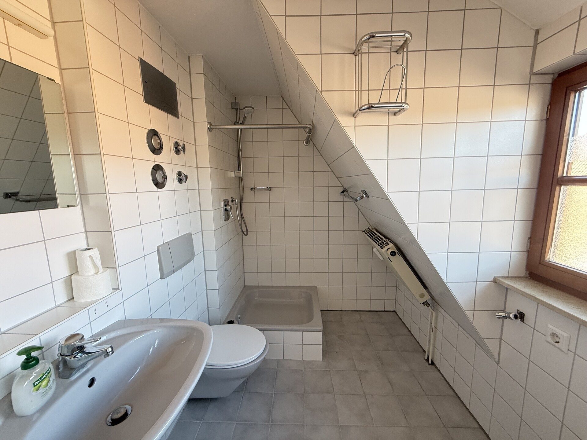 Immobilienangebot - Rottenburg am Neckar - Alle - Attraktive 2-Zimmerwohnung im Herzen von Rottenburg mit EBK, Balkon und Garage!