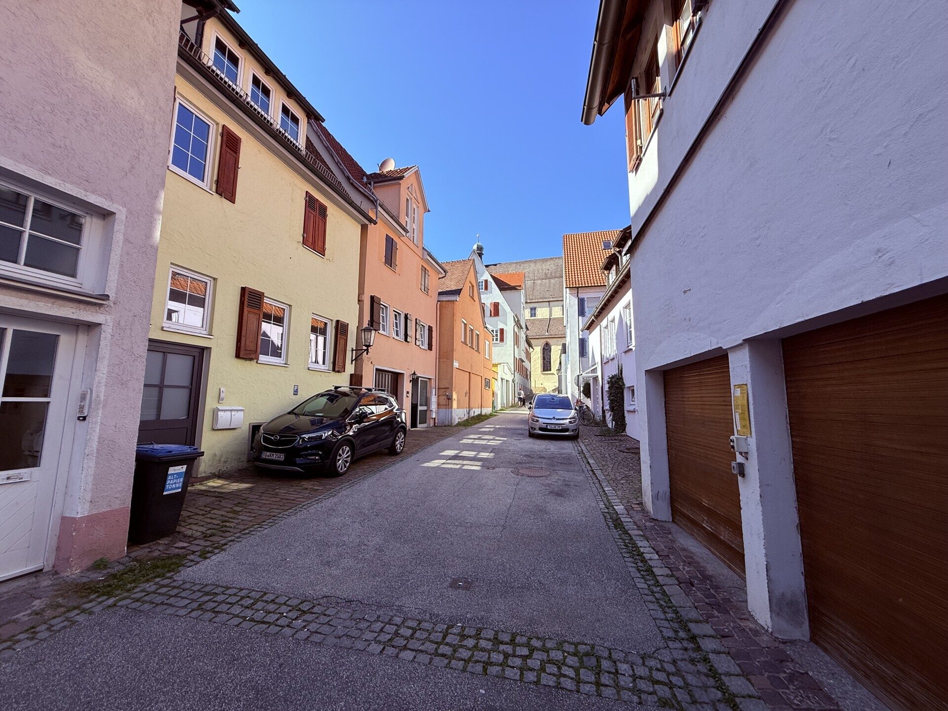 Immobilienangebot - Rottenburg am Neckar - Alle - Attraktive 2-Zimmerwohnung im Herzen von Rottenburg mit EBK, Balkon und Garage!