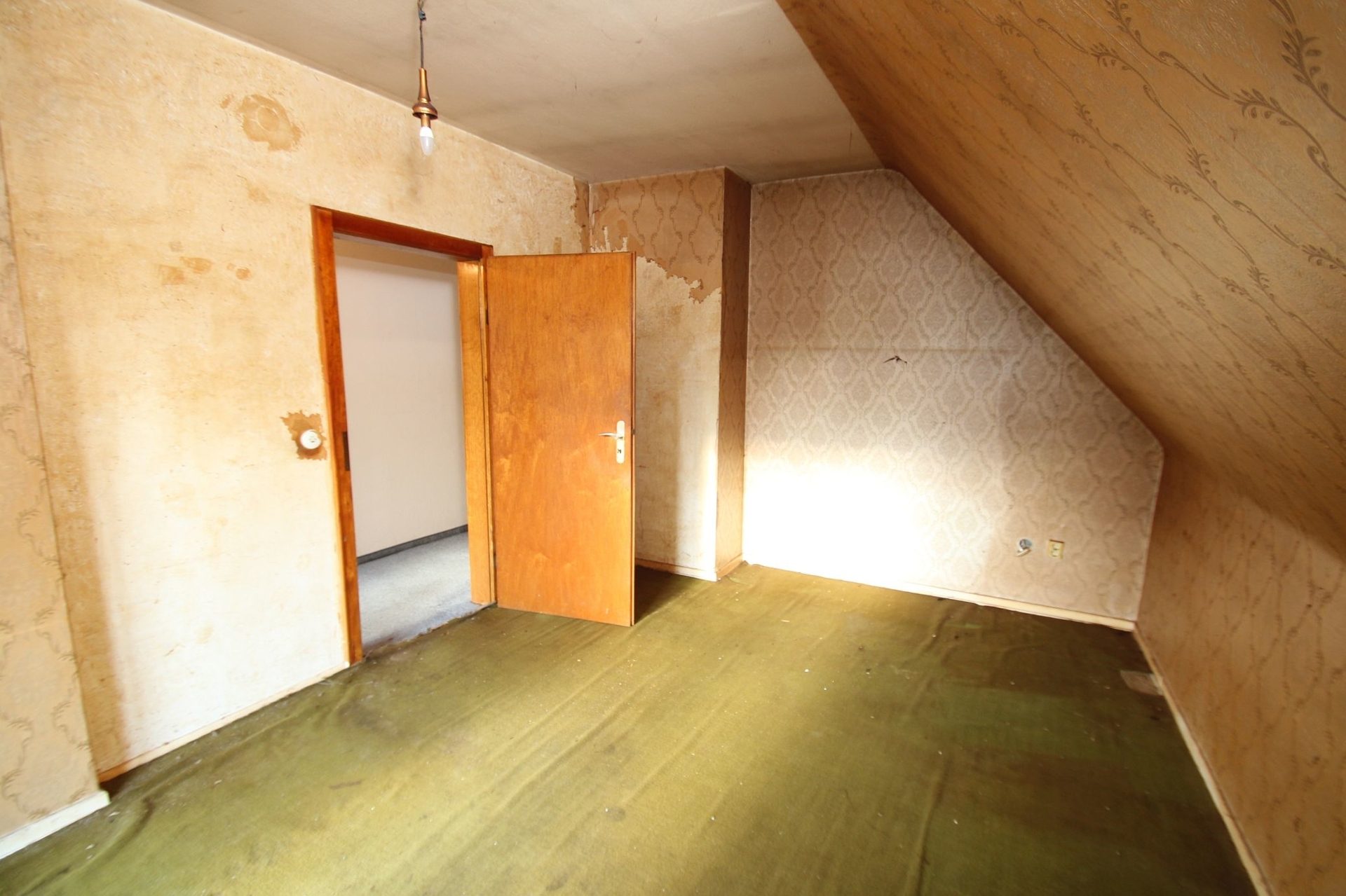 Immobilienangebot - Köln - Alle - Mit 3D: Ein- bis Zweifamilienhaus in Köln-Wahnheide mit zusätzlichem Grundstück!