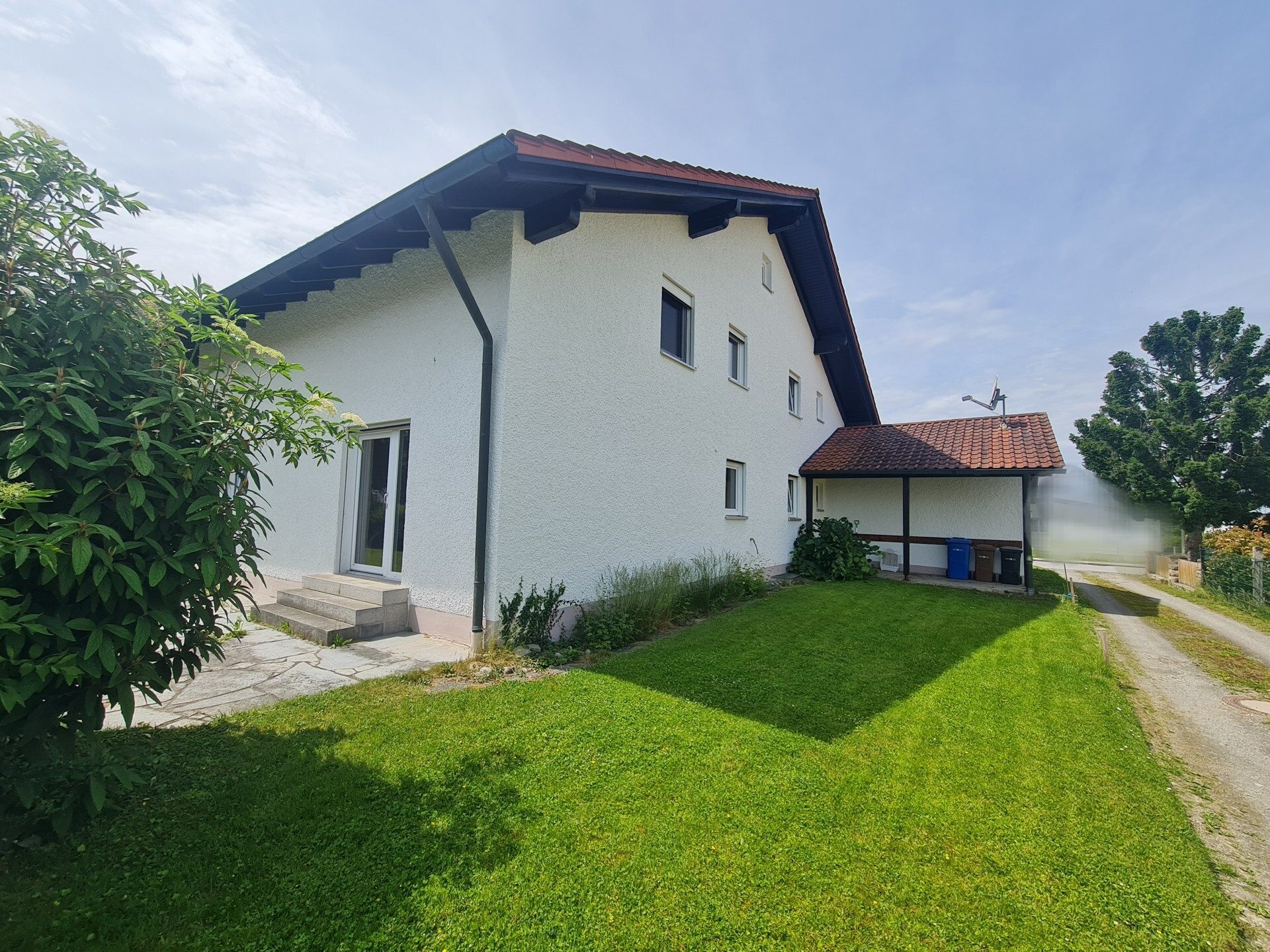 Immobilienangebot - Salzweg / Straßkirchen - Alle - Tolles Wohnhaus mit Traumgarten vor den Toren Passaus. Familienglück oder Kapitalanlage oder beides?
