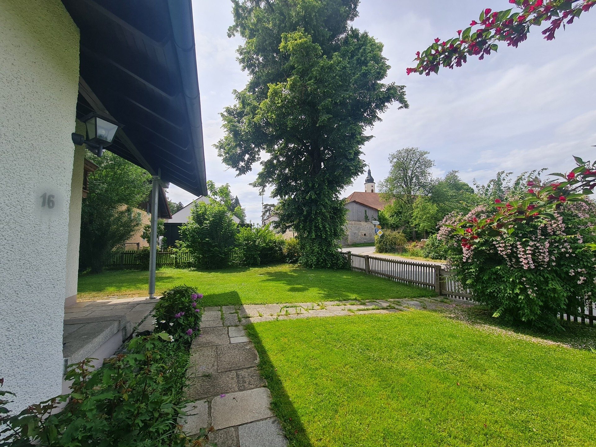 Immobilienangebot - Salzweg / Straßkirchen - Alle - Tolles Wohnhaus mit Traumgarten vor den Toren Passaus. Familienglück oder Kapitalanlage oder beides?