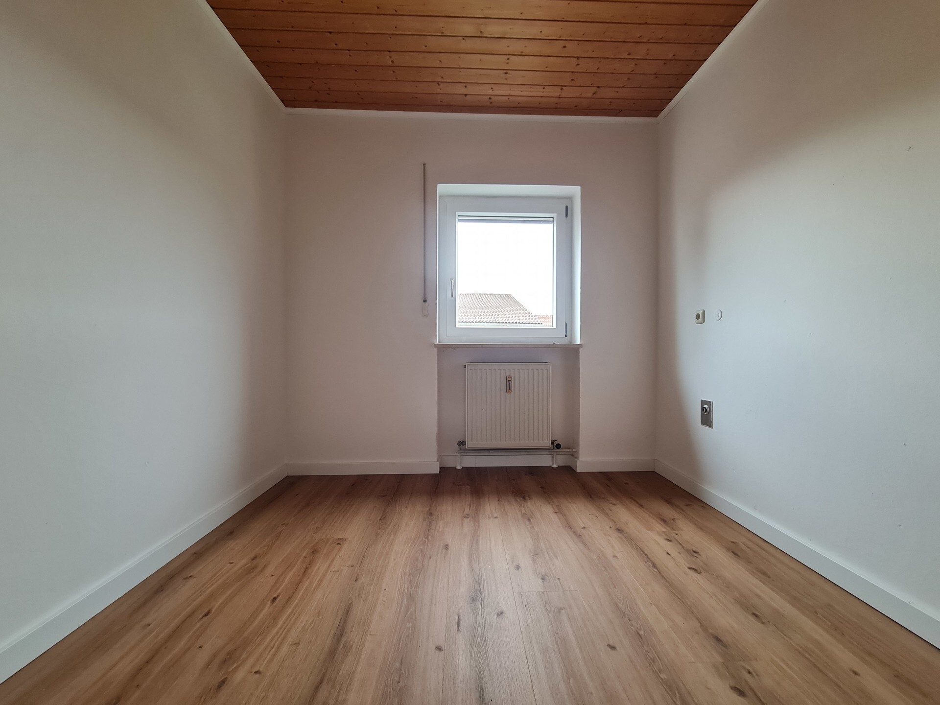 Immobilienangebot - Salzweg / Straßkirchen - Alle - Tolles Wohnhaus mit Traumgarten vor den Toren Passaus. Familienglück oder Kapitalanlage oder beides?