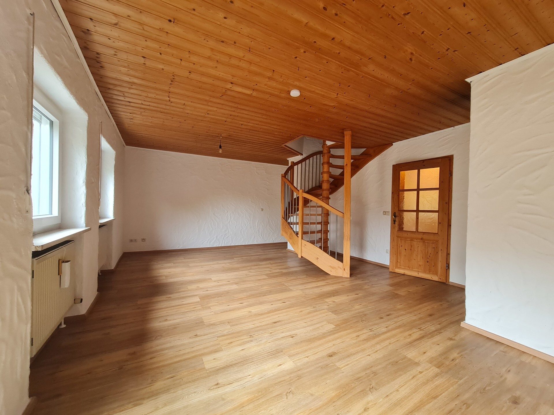 Immobilienangebot - Salzweg / Straßkirchen - Alle - Tolles Wohnhaus mit Traumgarten vor den Toren Passaus. Familienglück oder Kapitalanlage oder beides?