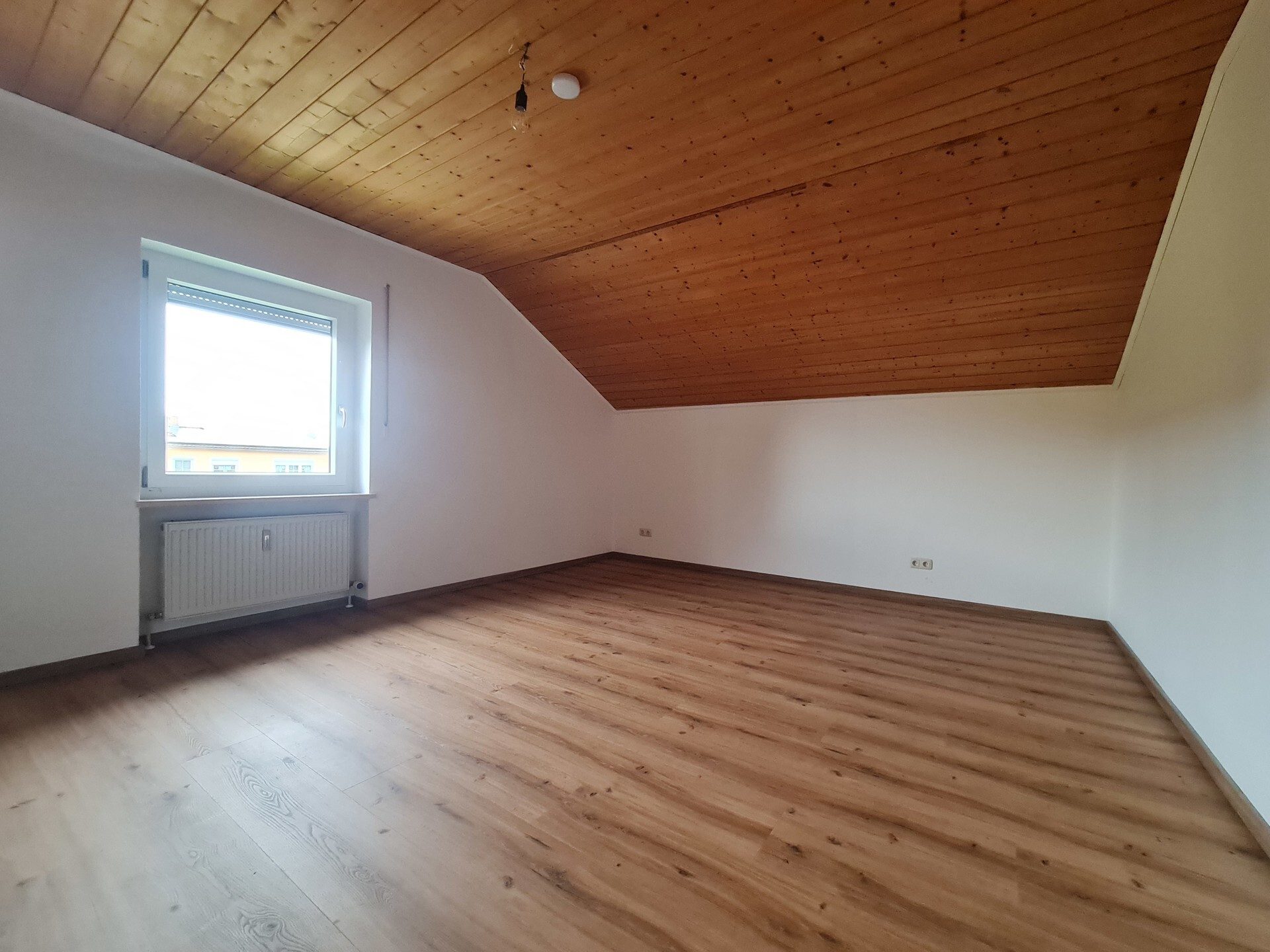 Immobilienangebot - Salzweg / Straßkirchen - Alle - Tolles Wohnhaus mit Traumgarten vor den Toren Passaus. Familienglück oder Kapitalanlage oder beides?