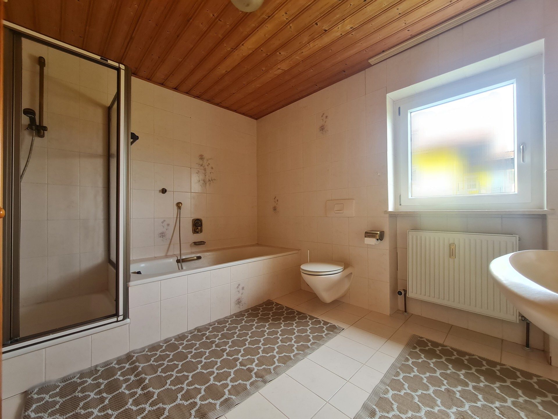 Immobilienangebot - Salzweg / Straßkirchen - Alle - Tolles Wohnhaus mit Traumgarten vor den Toren Passaus. Familienglück oder Kapitalanlage oder beides?