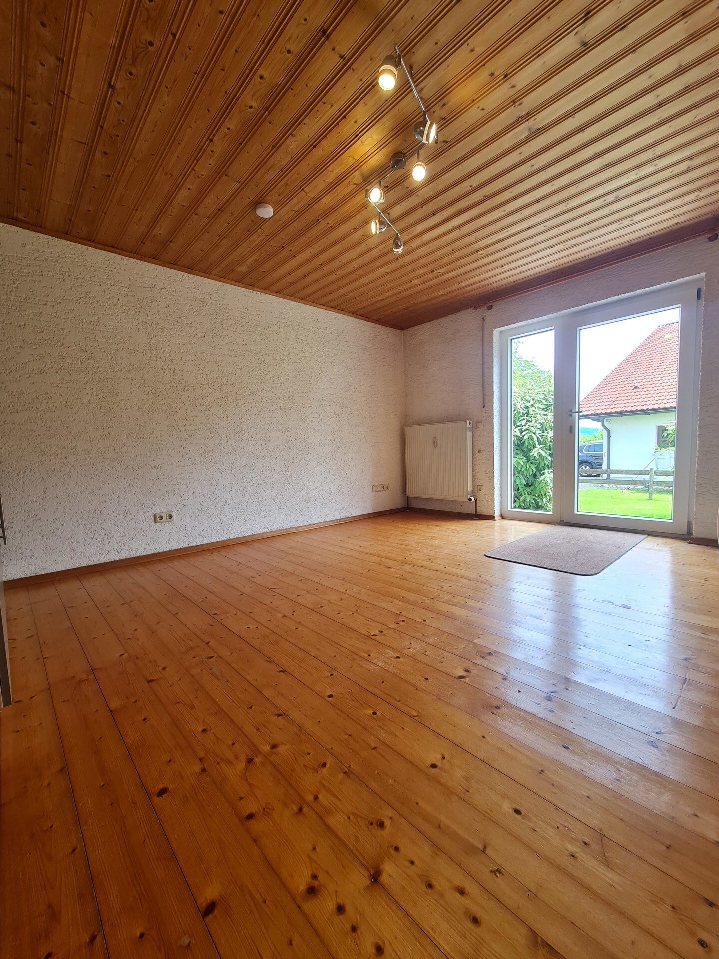 Immobilienangebot - Salzweg / Straßkirchen - Alle - Tolles Wohnhaus mit Traumgarten vor den Toren Passaus. Familienglück oder Kapitalanlage oder beides?