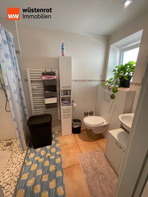 Immobilienangebot - Miesbach - Alle - Provisionsfrei für Käufer! 4 Zi.-EG-Wohnung, ca. 89m² Wfl., eigener Garten, eigener Eingang!