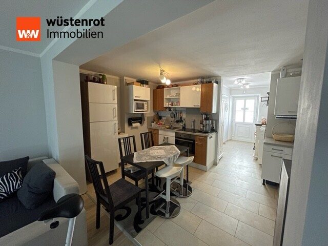 Immobilienangebot - Miesbach - Alle - Provisionsfrei für Käufer! 4 Zi.-EG-Wohnung, ca. 89m² Wfl., eigener Garten, eigener Eingang!