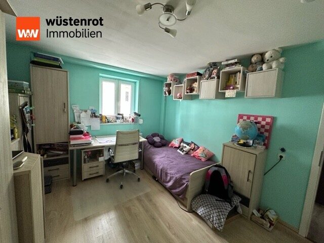 Immobilienangebot - Miesbach - Alle - Provisionsfrei für Käufer! 4 Zi.-EG-Wohnung, ca. 89m² Wfl., eigener Garten, eigener Eingang!