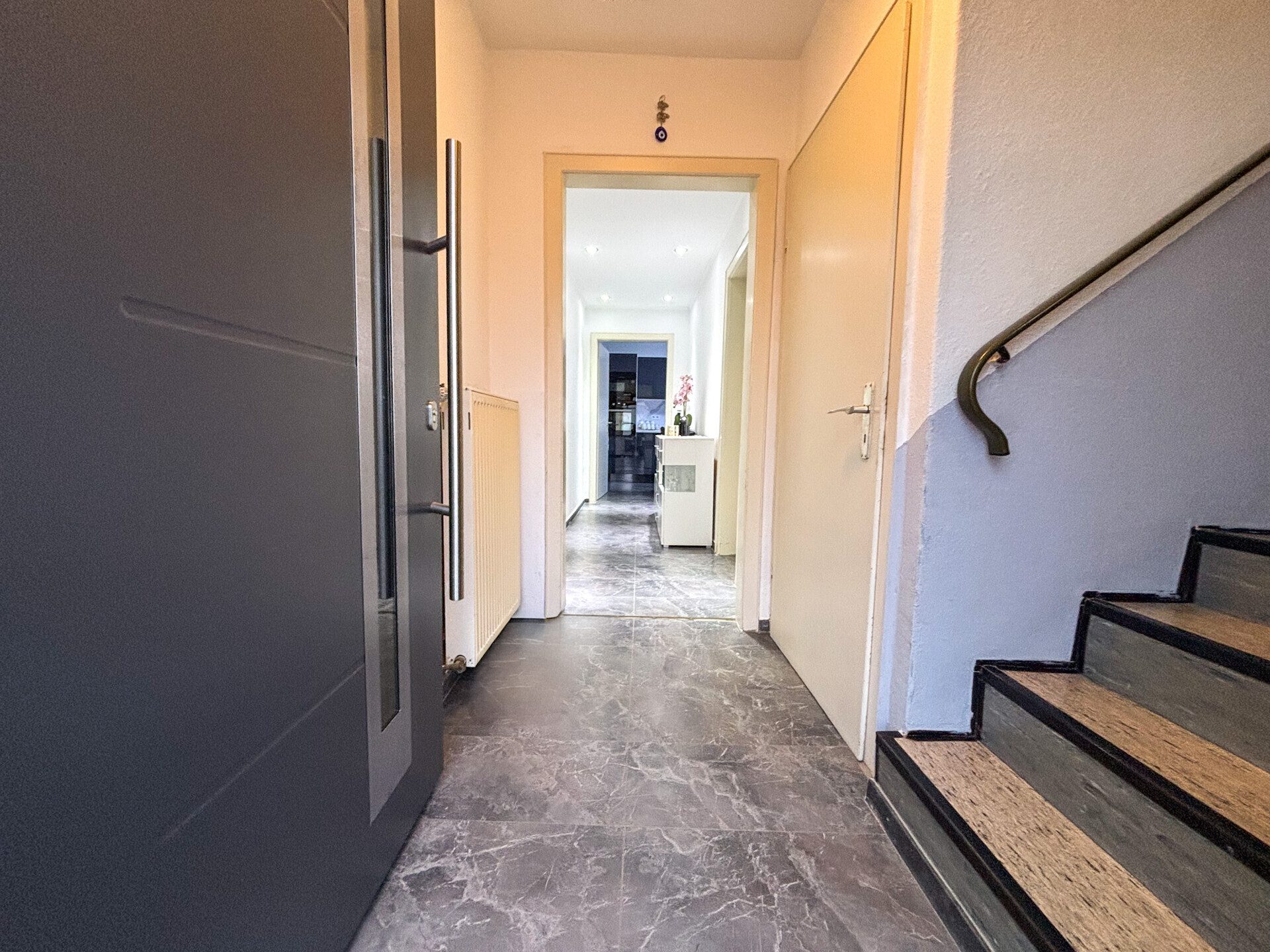 Immobilienangebot - Ettringen - Alle - Gepflegtes Einfamilienhaus mit großem Garten, Sonnenterrasse und zusätzlichem Grundstück