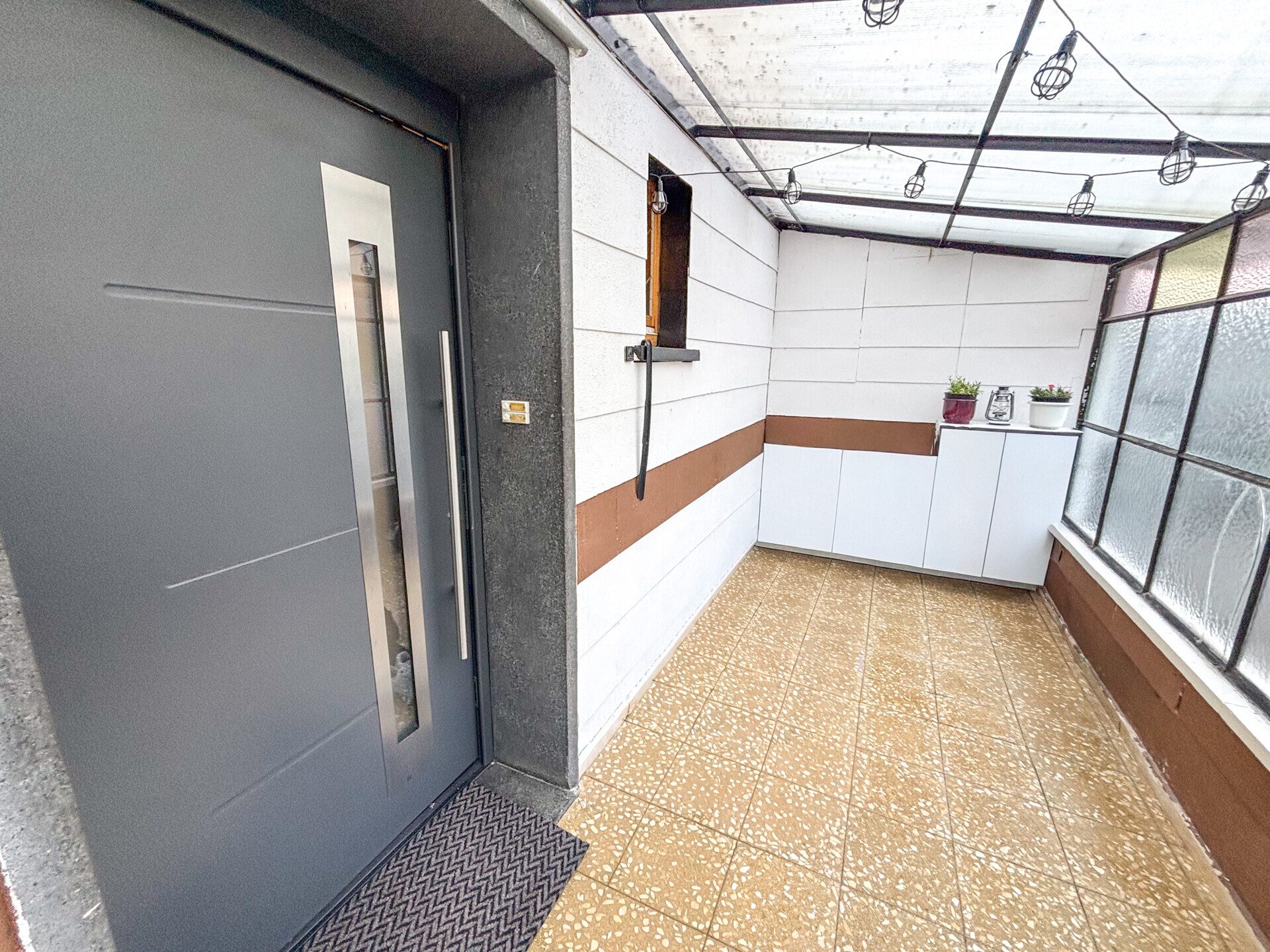 Immobilienangebot - Ettringen - Alle - Gepflegtes Einfamilienhaus mit großem Garten, Sonnenterrasse und zusätzlichem Grundstück