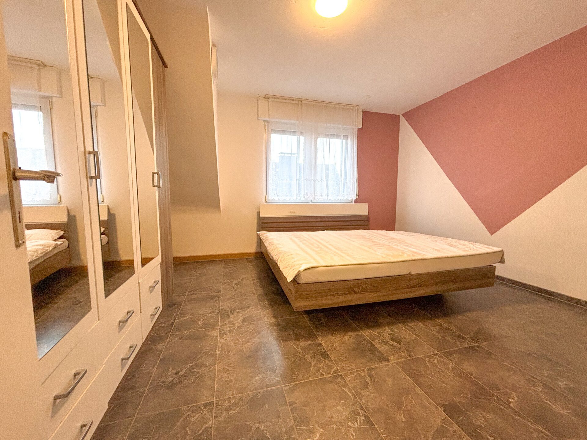 Immobilienangebot - Ettringen - Alle - Gepflegtes Einfamilienhaus mit großem Garten, Sonnenterrasse und zusätzlichem Grundstück