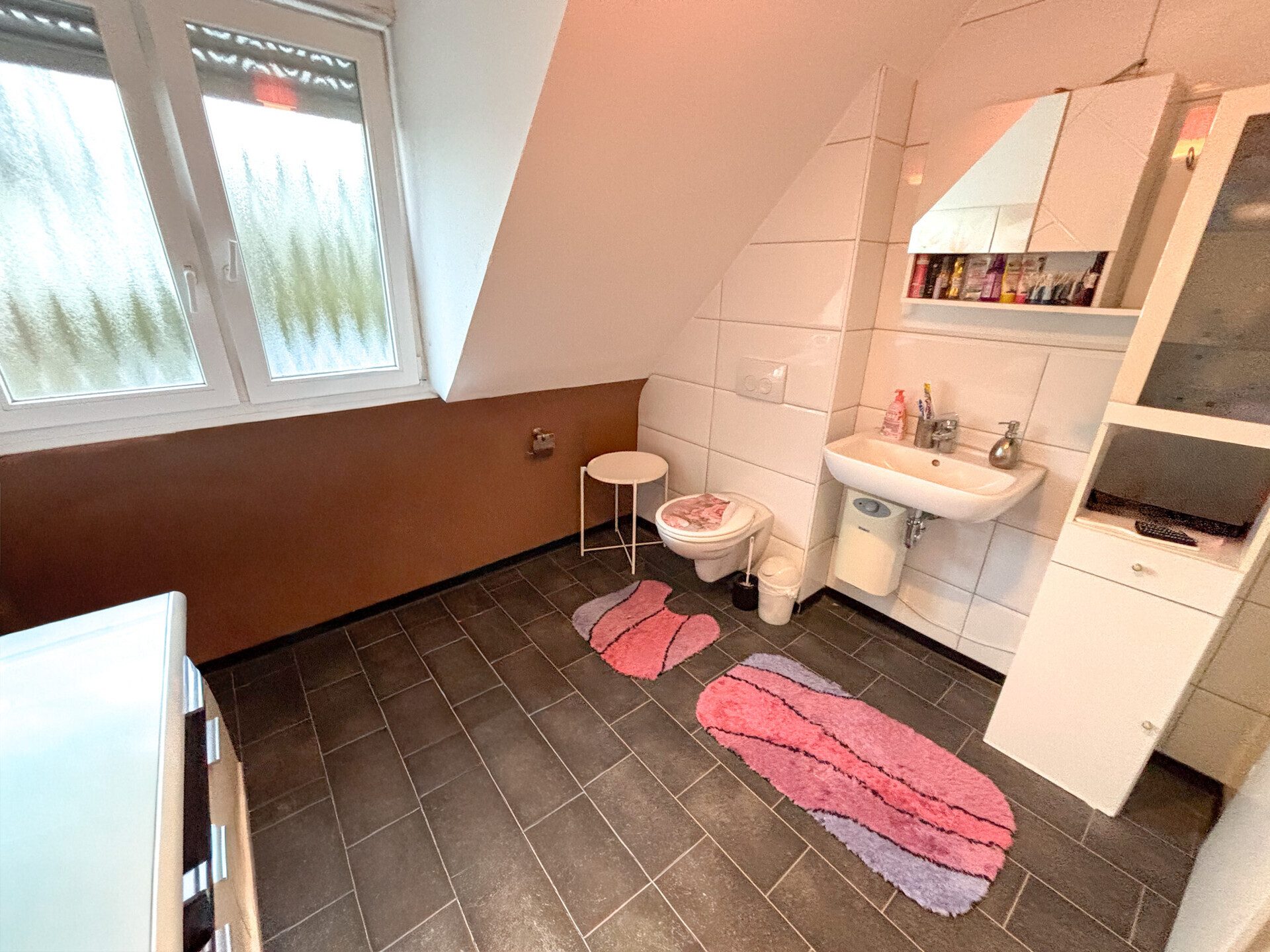 Immobilienangebot - Ettringen - Alle - Gepflegtes Einfamilienhaus mit großem Garten, Sonnenterrasse und zusätzlichem Grundstück