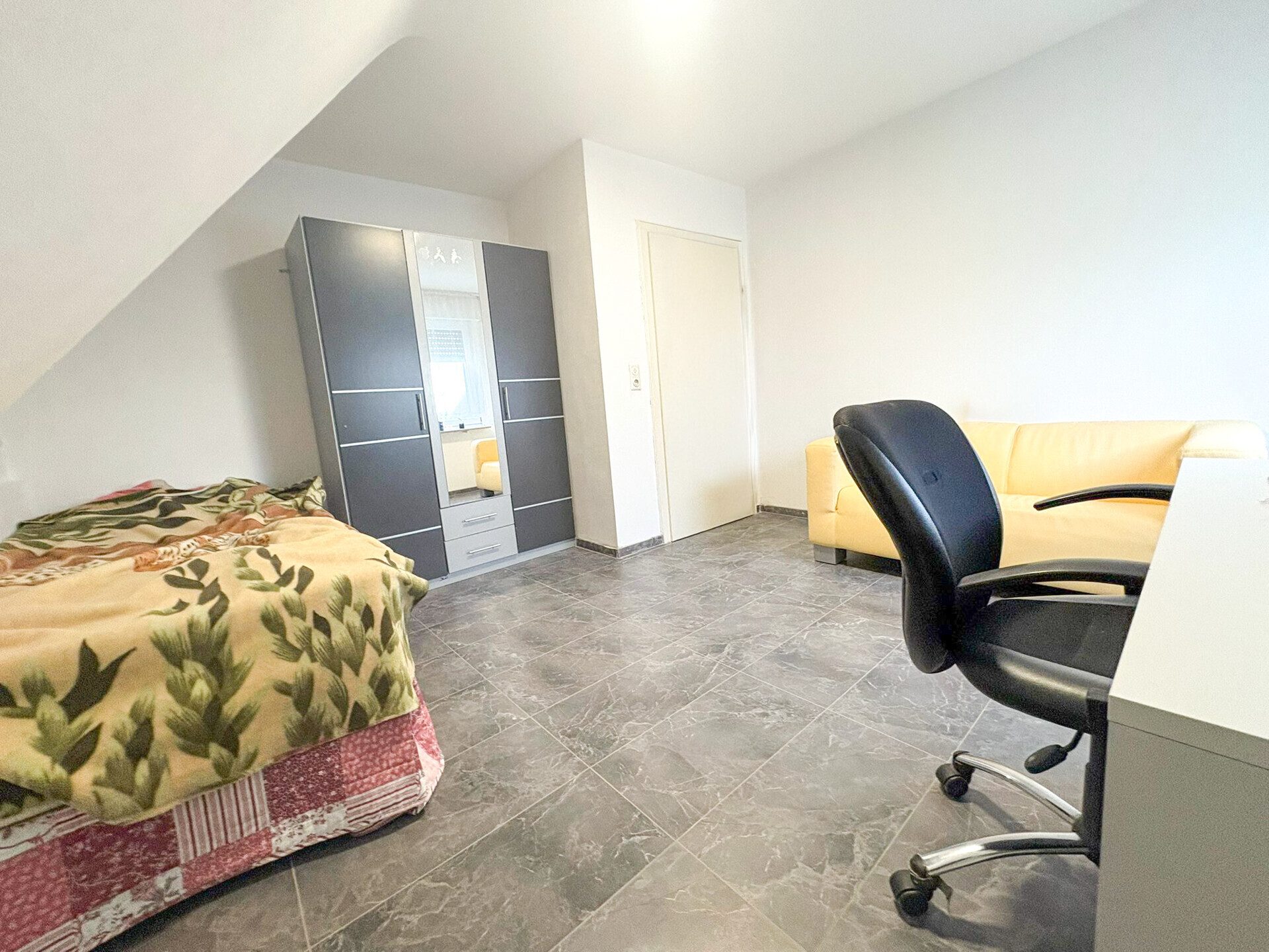 Immobilienangebot - Ettringen - Alle - Gepflegtes Einfamilienhaus mit großem Garten, Sonnenterrasse und zusätzlichem Grundstück