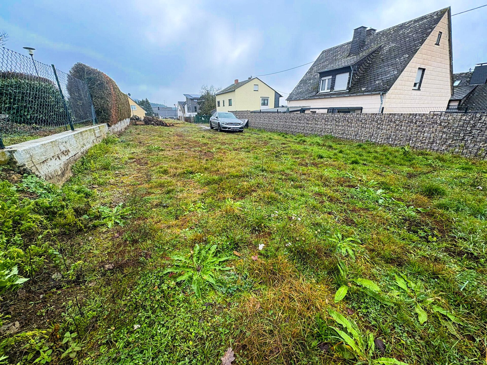 Immobilienangebot - Ettringen - Alle - Gepflegtes Einfamilienhaus mit großem Garten, Sonnenterrasse und zusätzlichem Grundstück