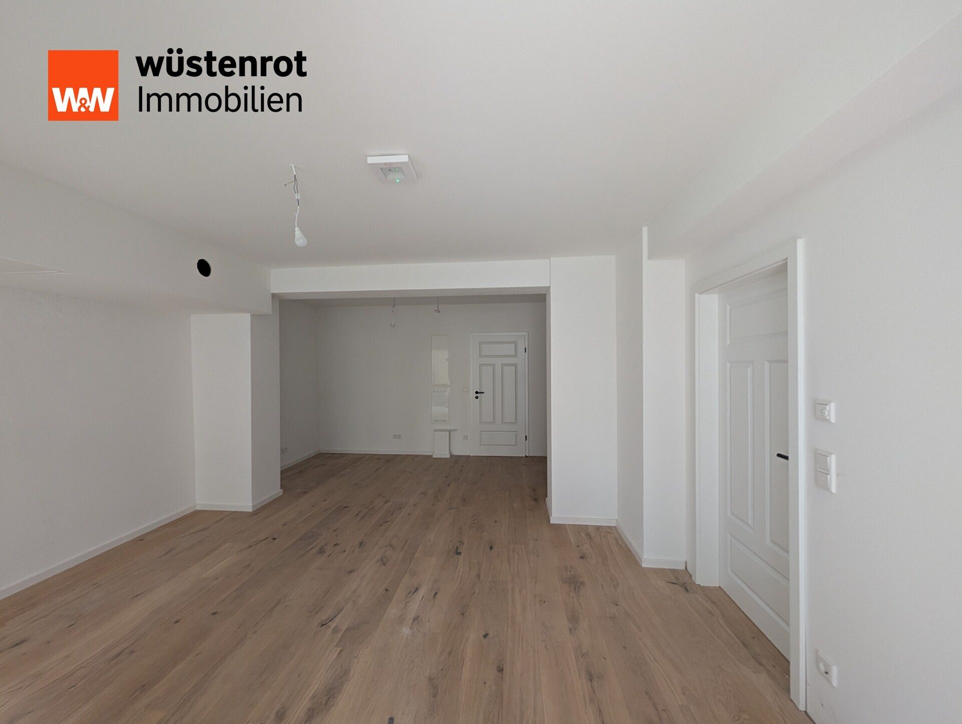 Immobilienangebot - München - Alle - Attraktive Gewerbeeinheit im Rückgebäude - Historischer Charme trifft moderne Eleganz – Kernsaniertes Denkmal in Toplage
