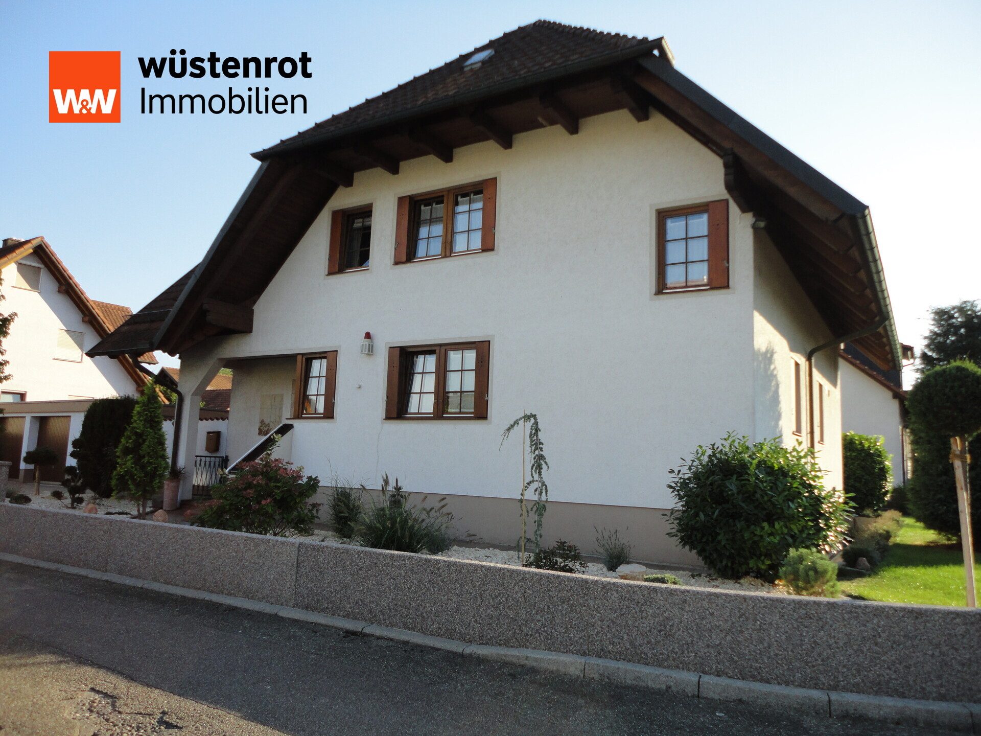 Immobilienangebot - Herbolzheim / Wagenstadt - Alle - Großzügiges Einfamilienhaus Herbolzheim Wagenstadt mit Einliegerwohnung und Doppelgarage