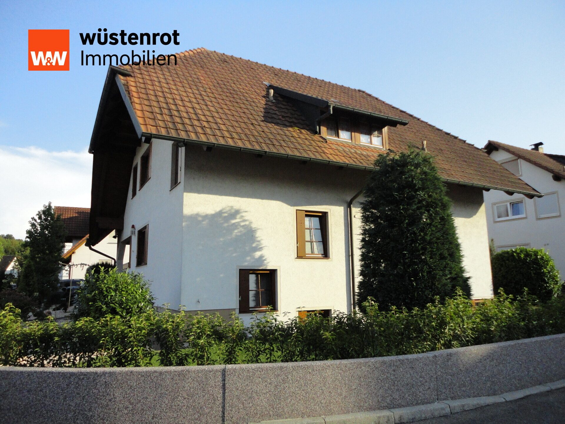 Immobilienangebot - Herbolzheim / Wagenstadt - Alle - Großzügiges Einfamilienhaus Herbolzheim Wagenstadt mit Einliegerwohnung und Doppelgarage