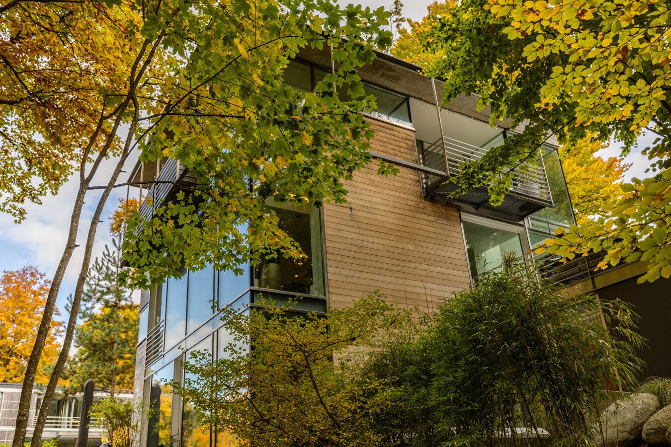 Immobilienangebot - Starnberg - Alle - Exklusives Architektenhaus im Grünen - moderne Eleganz trifft auf Komfort und Natur im Einklang.