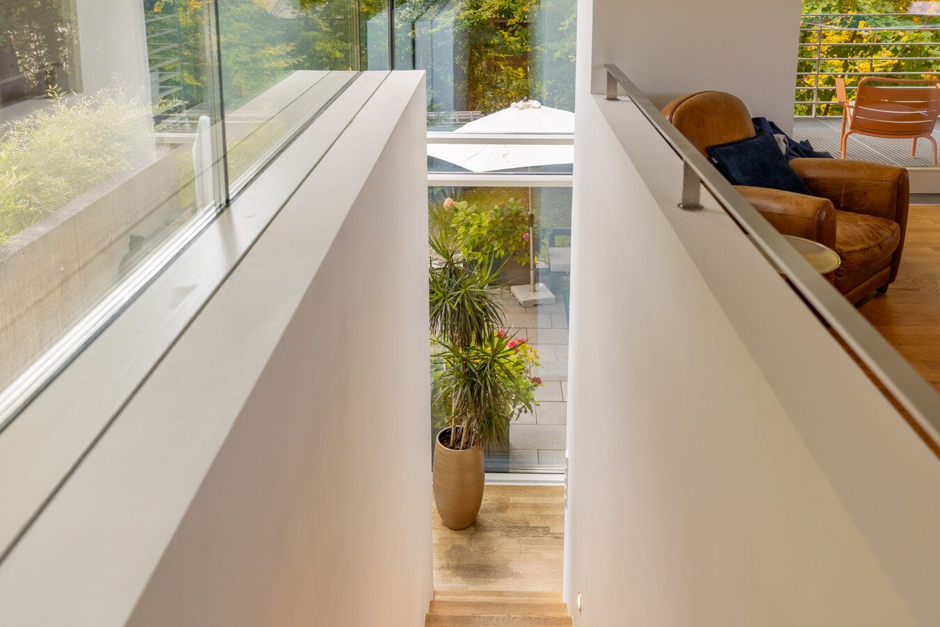 Immobilienangebot - Starnberg - Alle - Exklusives Architektenhaus im Grünen - moderne Eleganz trifft auf Komfort und Natur im Einklang.