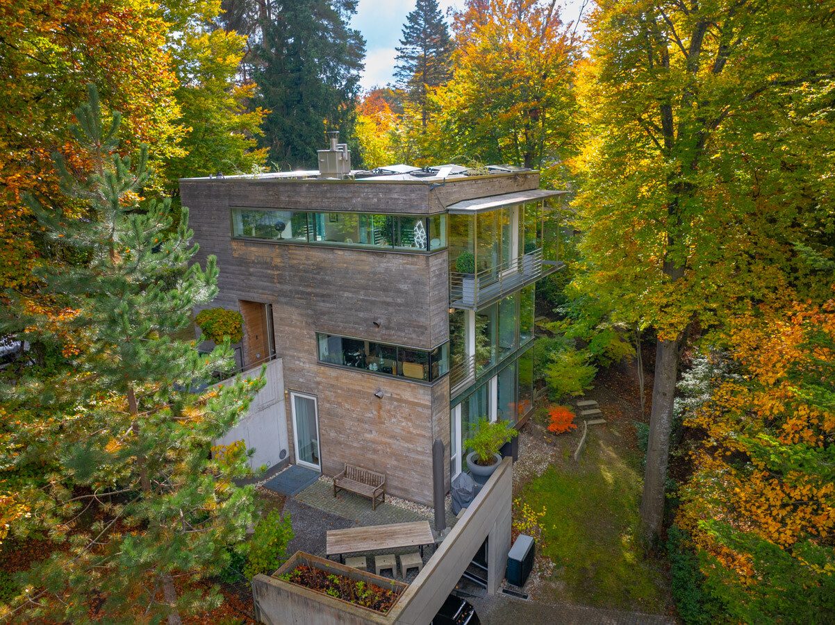 Immobilienangebot - Starnberg - Alle - Exklusives Architektenhaus im Grünen - moderne Eleganz trifft auf Komfort und Natur im Einklang.