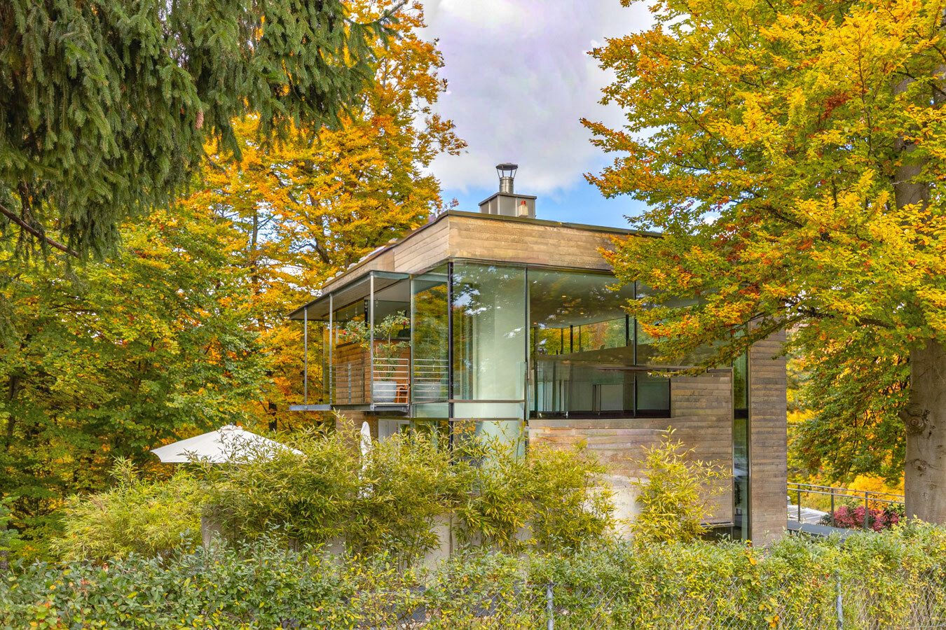 Immobilienangebot - Starnberg - Alle - Exklusives Architektenhaus im Grünen - moderne Eleganz trifft auf Komfort und Natur im Einklang.