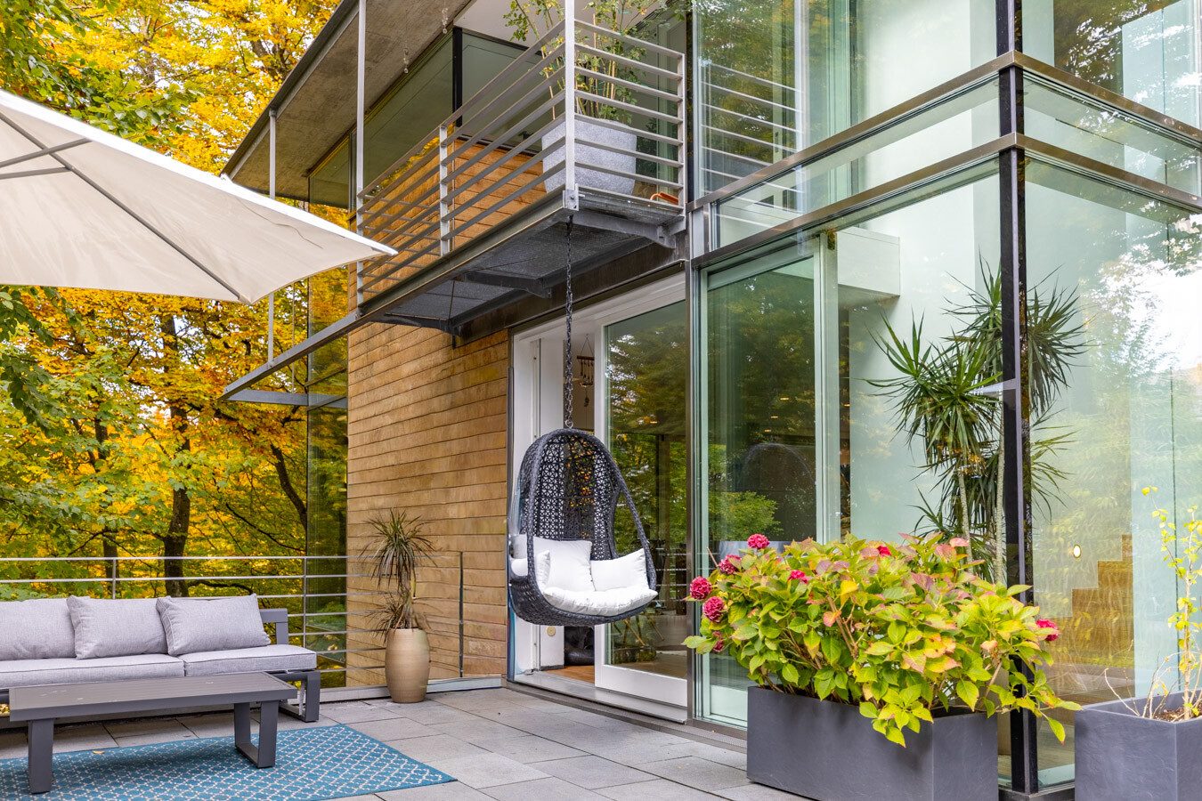 Immobilienangebot - Starnberg - Alle - Exklusives Architektenhaus im Grünen - moderne Eleganz trifft auf Komfort und Natur im Einklang.