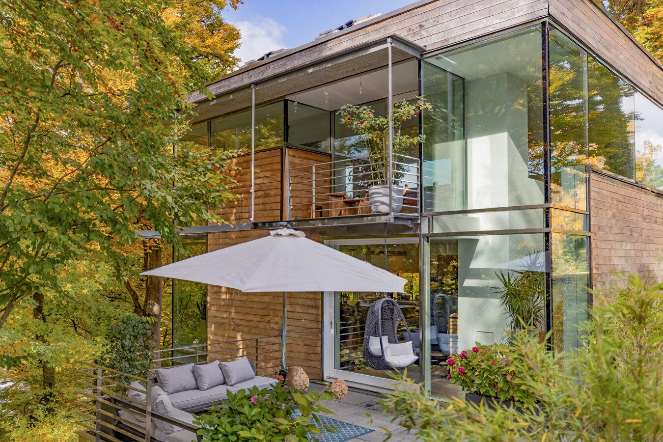 Immobilienangebot - Starnberg - Alle - Exklusives Architektenhaus im Grünen - moderne Eleganz trifft auf Komfort und Natur im Einklang.