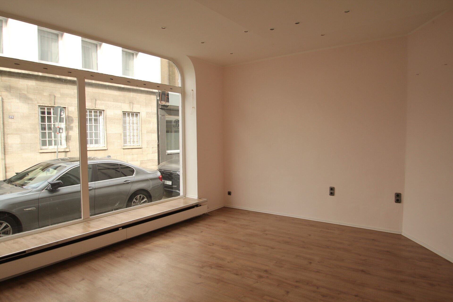 Immobilienangebot - Krefeld - Alle - Erfüllen Sie sich Ihren Traum – eigener Laden und Wohnung plus Mieteinnahmen
