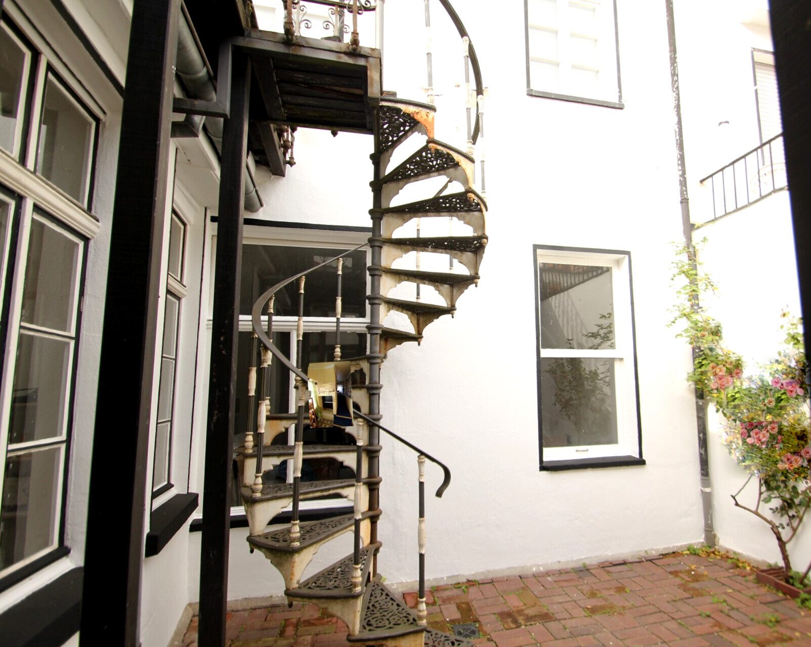 Immobilienangebot - Krefeld - Alle - Erfüllen Sie sich Ihren Traum – eigener Laden und Wohnung plus Mieteinnahmen