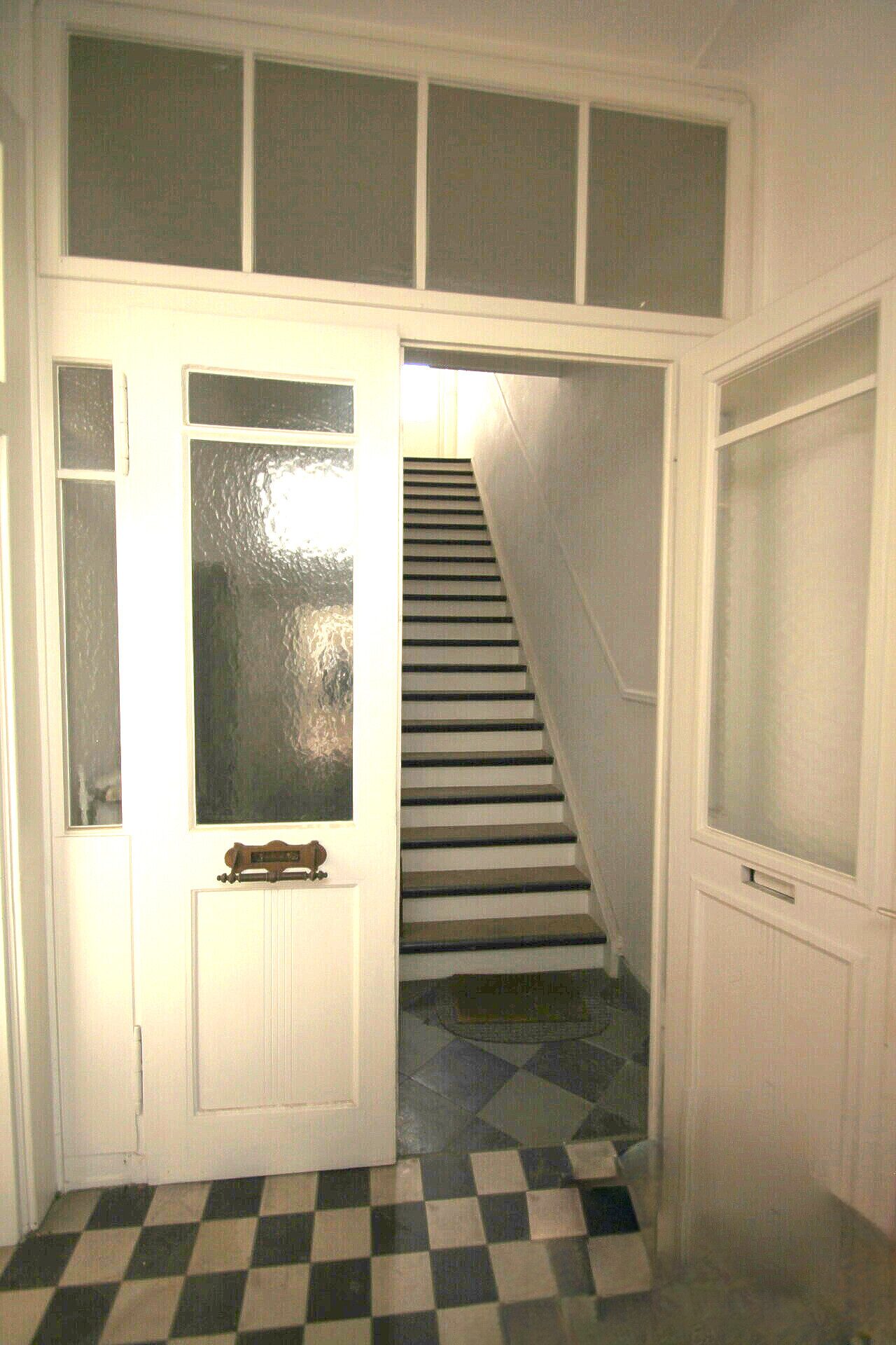 Immobilienangebot - Krefeld - Alle - Teilsaniertes Zweifamilienhaus mit viel Charme und Potential