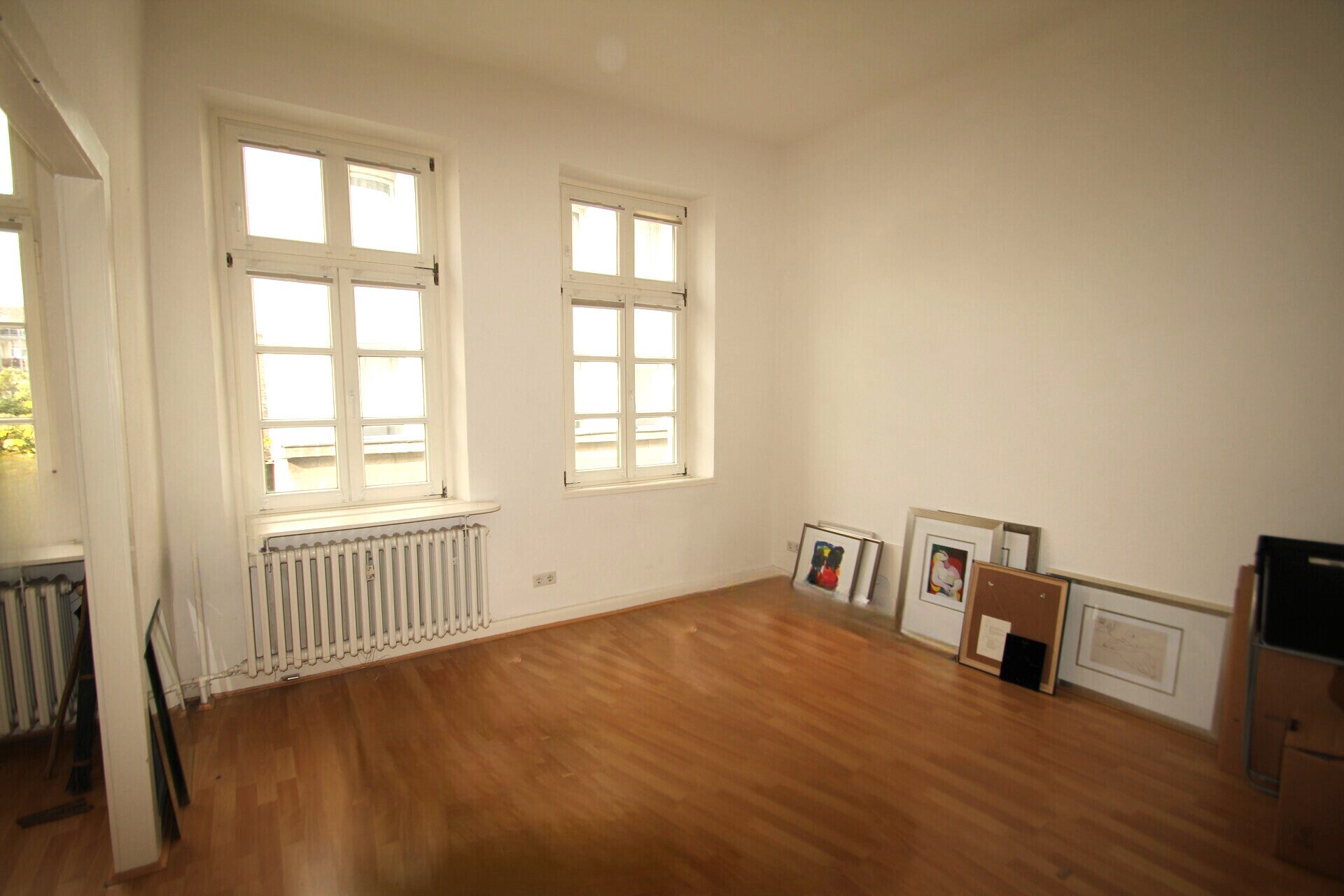 Immobilienangebot - Krefeld - Alle - Teilsaniertes Zweifamilienhaus mit viel Charme und Potential