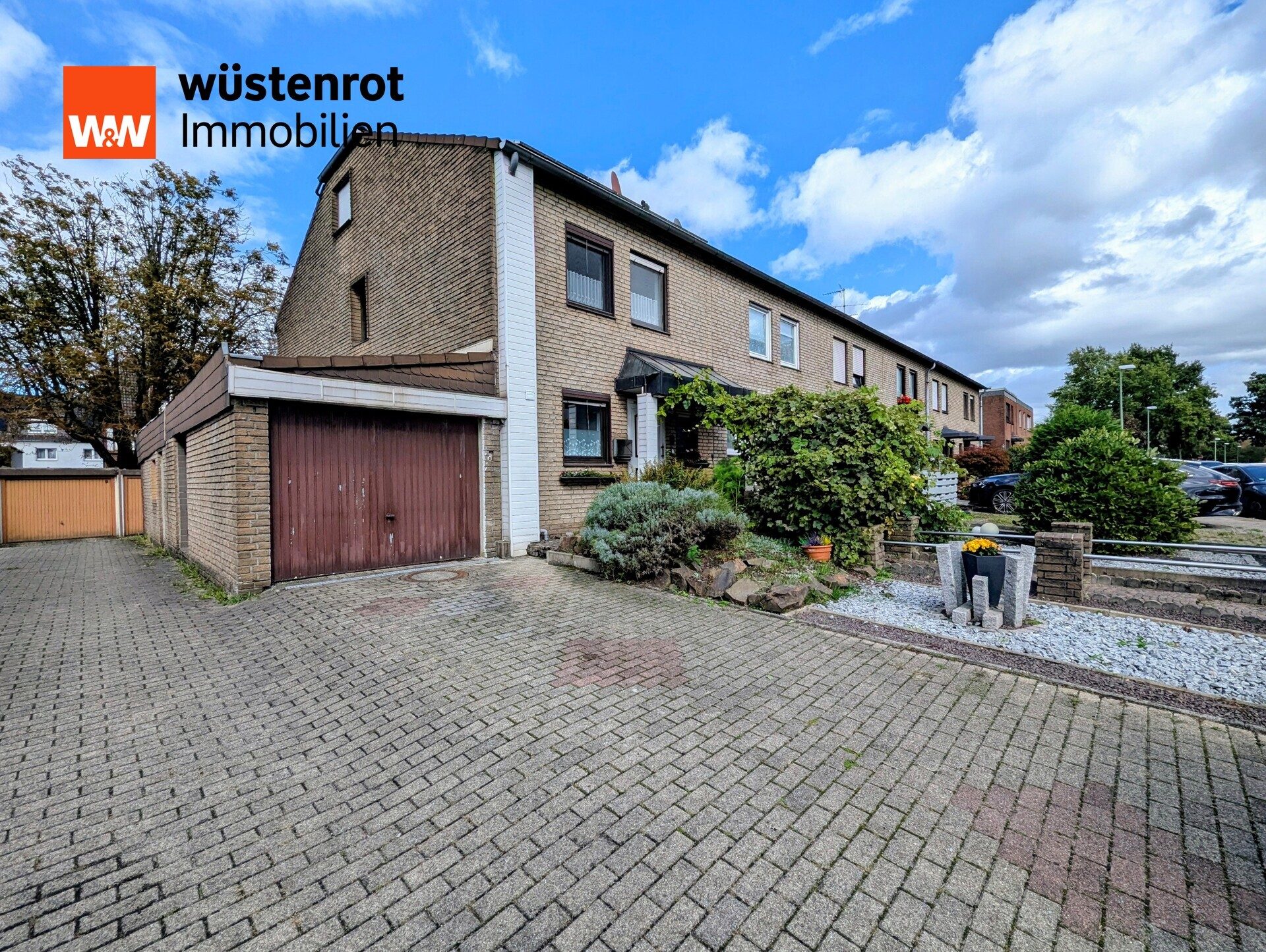 Immobilienangebot - Bottrop / Fuhlenbrock - Alle - Charmantes Reihenendhaus mit Wohlfühlfaktor in Bottrop Fuhlenbrock – Platz, Wärme und Geborgenheit für die ganze Familie