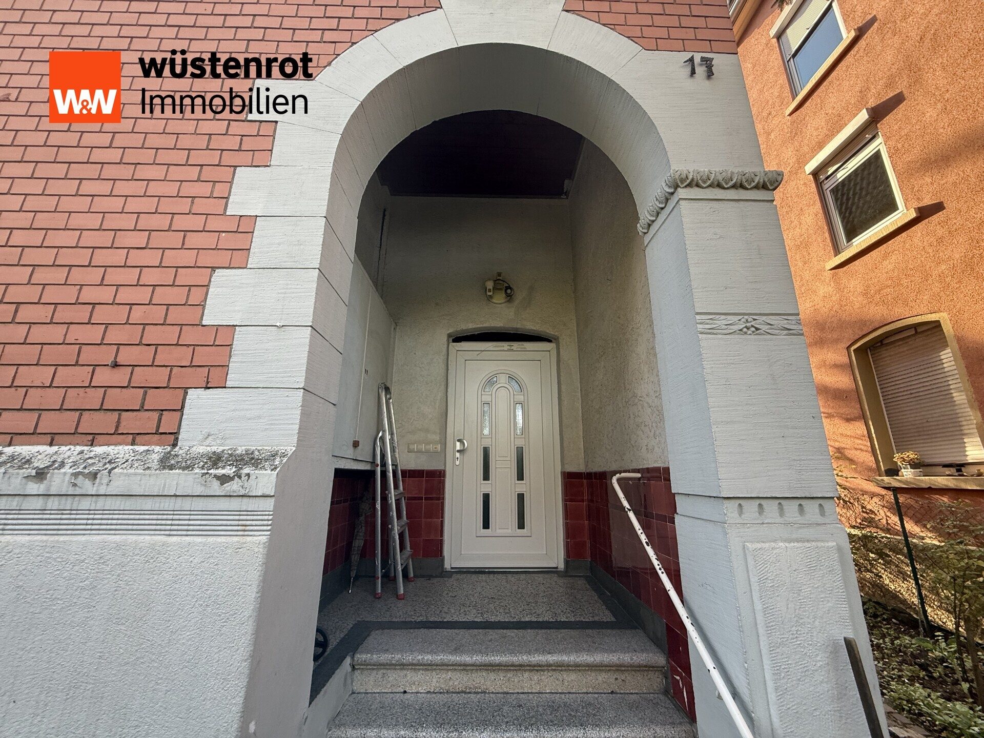 Immobilienangebot - Stuttgart / Zuffenhausen - Alle - Frei werdendes 3-Familienhaus mit Einliegerwohnung in Zuffenhausen, mit Garten, Balkon, 2 Garagen.