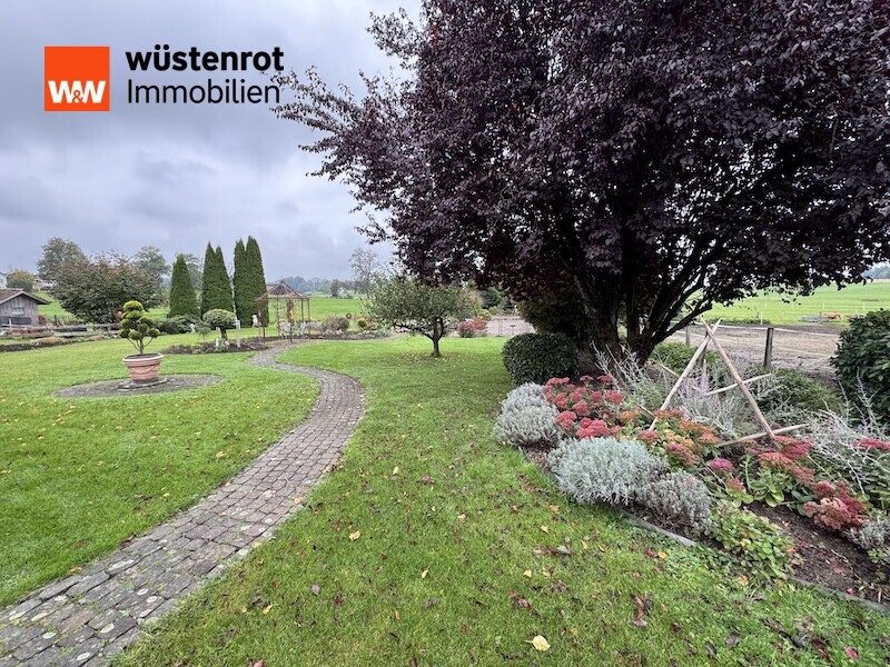 Immobilienangebot - Leutkirch im Allgäu / Gebrazhofen - Alle - Modernes Zweifamilienhaus mit Nebengebäude, Doppelgarage,  & riesigem Gartenparadies