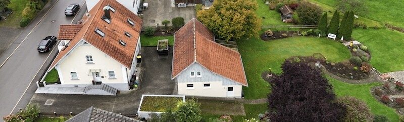 Immobilienangebot - Leutkirch im Allgäu / Gebrazhofen - Alle - Modernes Zweifamilienhaus mit Nebengebäude, Doppelgarage,  & riesigem Gartenparadies