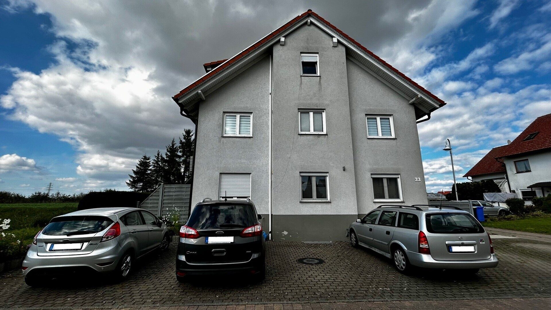 Immobilienangebot - Reichelsheim / Beienheim - Alle - Attraktives Wohnpaket im 6-Parteien-Haus: 2 Wohnungen mit Balkon & 2 Garagen