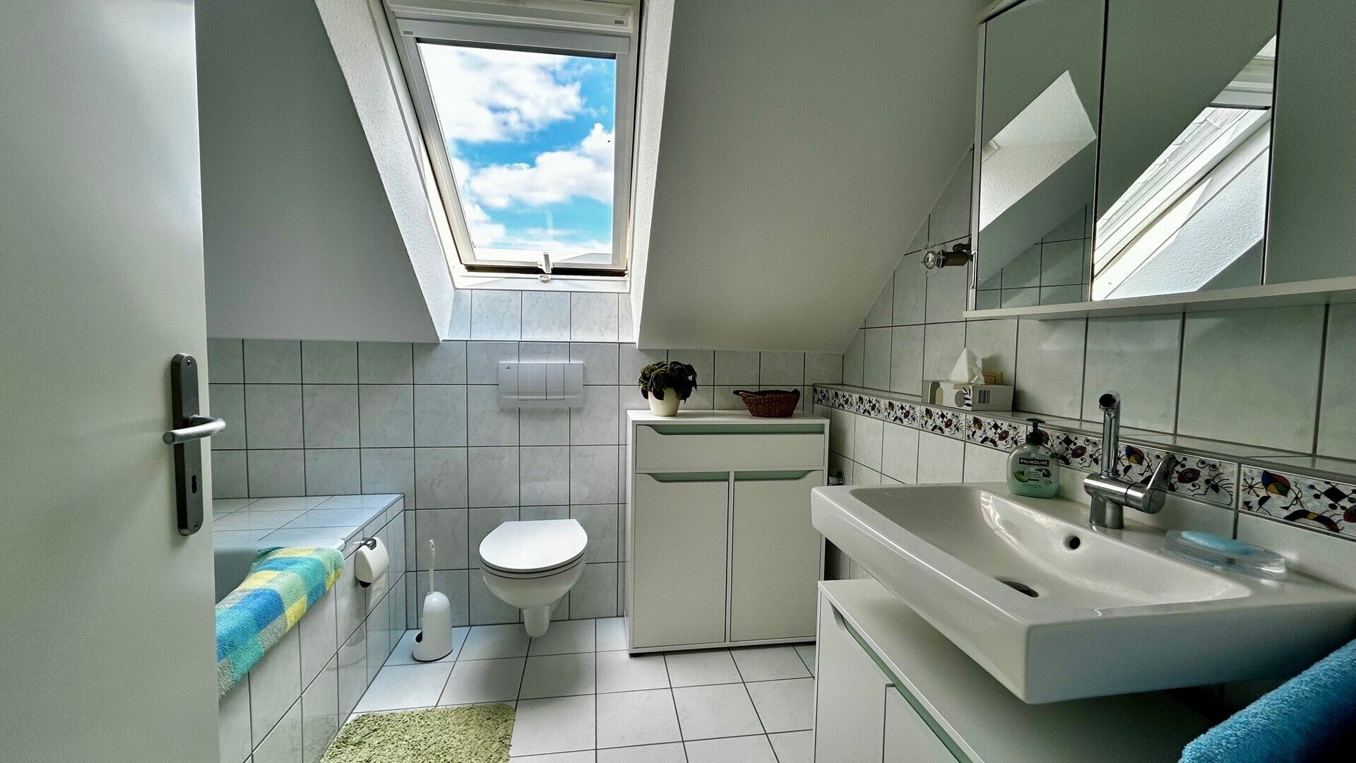 Immobilienangebot - Reichelsheim / Beienheim - Alle - Attraktives Wohnpaket im 6-Parteien-Haus: 2 Wohnungen mit Balkon & 2 Garagen