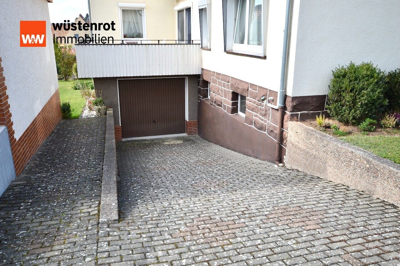 Immobilienangebot - Wolfhagen - Alle - +++ Gepflegtes 1-2 Familienwohnhaus mit 3 Garagen in ruhiger Lage direkt in Wolfhagen +++