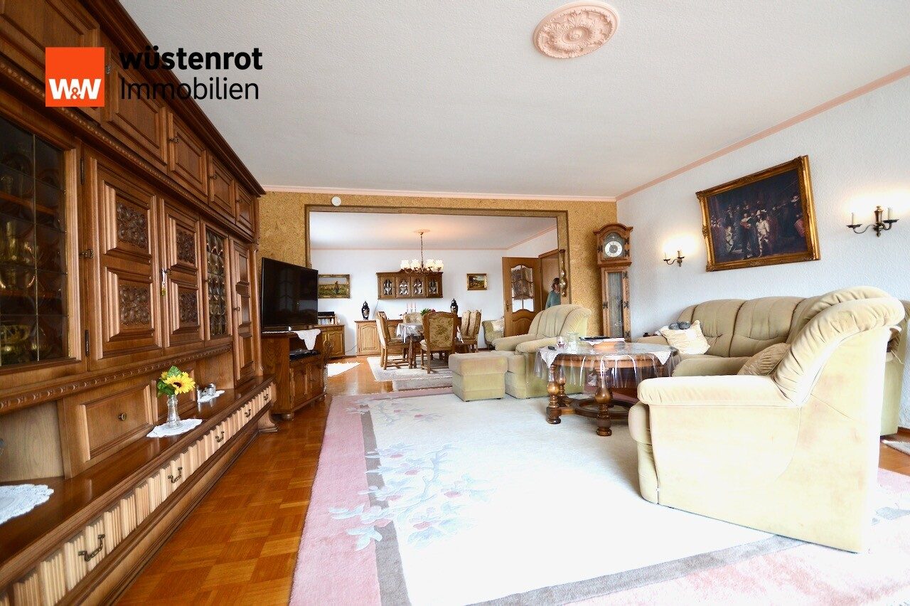 Immobilienangebot - Wolfhagen - Alle - +++ Gepflegtes 1-2 Familienwohnhaus mit 3 Garagen in ruhiger Lage direkt in Wolfhagen +++