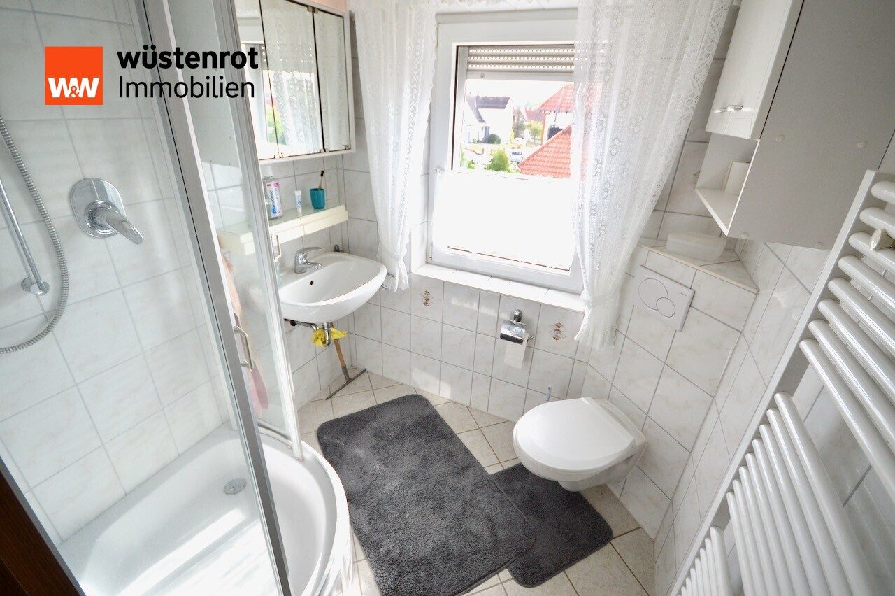 Immobilienangebot - Wolfhagen - Alle - +++ Gepflegtes 1-2 Familienwohnhaus mit 3 Garagen in ruhiger Lage direkt in Wolfhagen +++