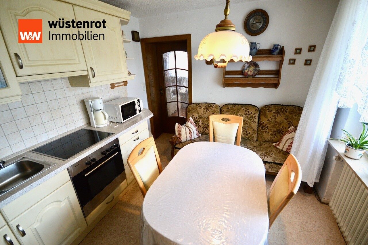 Immobilienangebot - Wolfhagen - Alle - +++ Gepflegtes 1-2 Familienwohnhaus mit 3 Garagen in ruhiger Lage direkt in Wolfhagen +++
