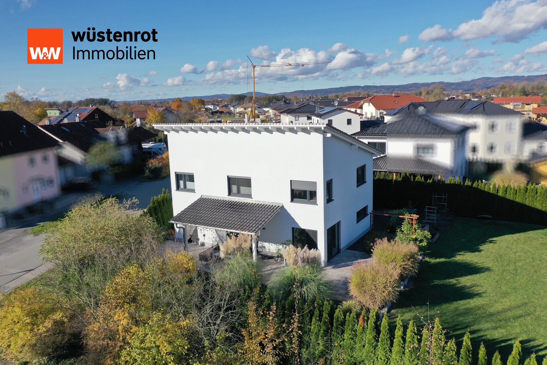 Immobilienangebot - Aholfing / Niedermotzing - Alle - Neuwertiges, modernes Einfamilienhaus auf 1.400 m² Grundstück mit Pool & Doppelgarage – Aholfing