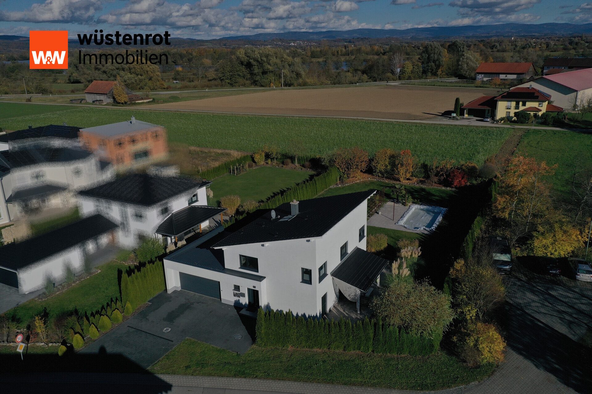 Immobilienangebot - Aholfing / Niedermotzing - Alle - Neuwertiges, modernes Einfamilienhaus auf 1.400 m² Grundstück mit Pool & Doppelgarage – Aholfing