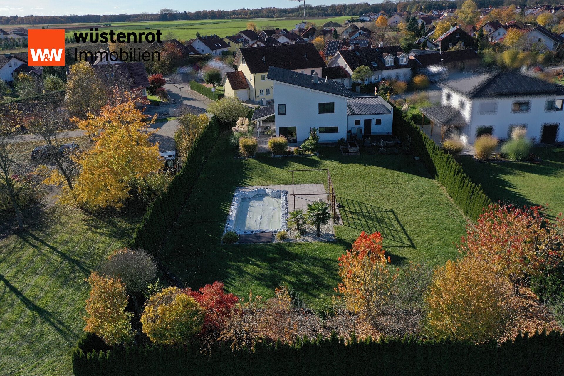 Immobilienangebot - Aholfing / Niedermotzing - Alle - Neuwertiges, modernes Einfamilienhaus auf 1.400 m² Grundstück mit Pool & Doppelgarage – Aholfing