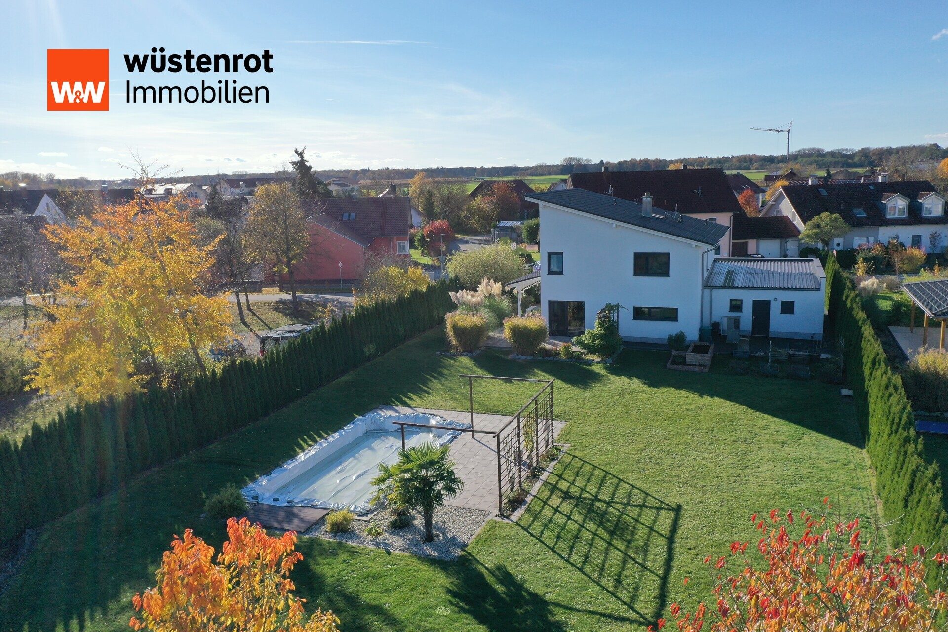 Immobilienangebot - Aholfing / Niedermotzing - Alle - Neuwertiges, modernes Einfamilienhaus auf 1.400 m² Grundstück mit Pool & Doppelgarage – Aholfing