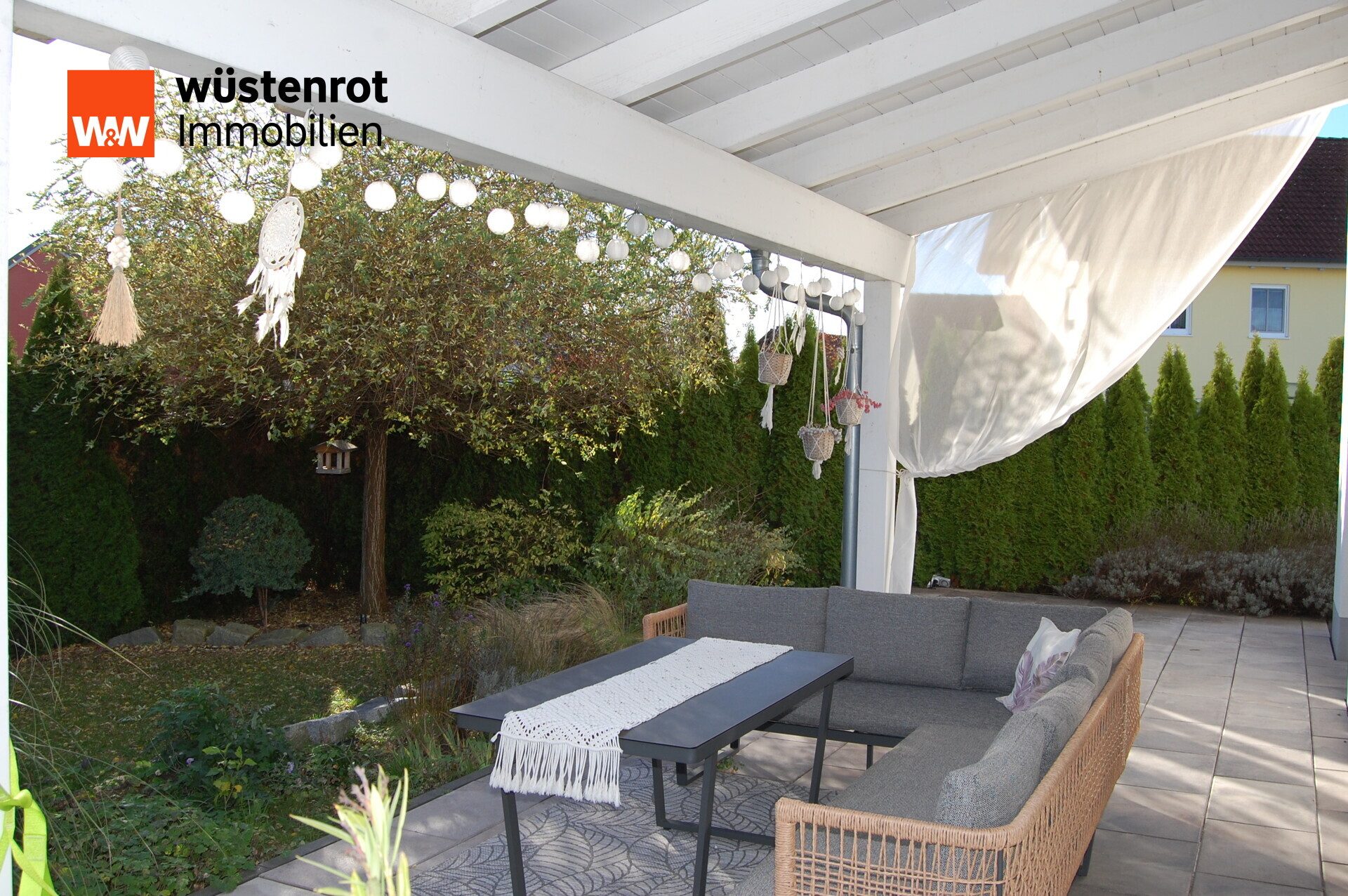 Immobilienangebot - Aholfing / Niedermotzing - Alle - Neuwertiges, modernes Einfamilienhaus auf 1.400 m² Grundstück mit Pool & Doppelgarage – Aholfing